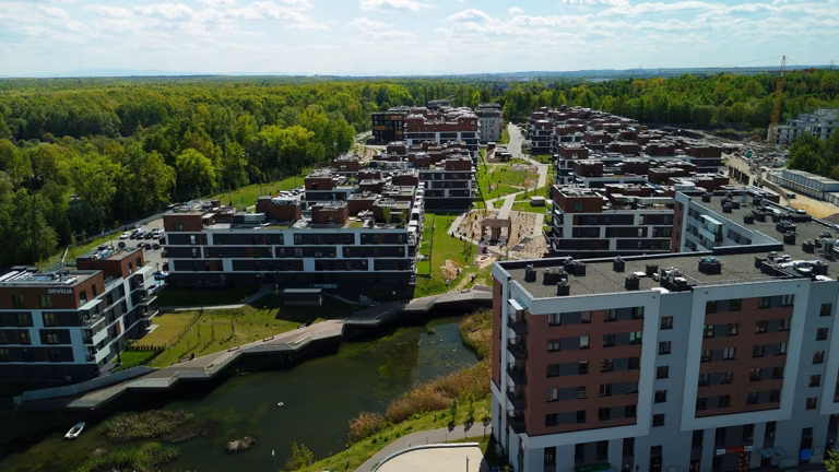 Katowice, zabudowa Ceglanej Park i tereny zielone.